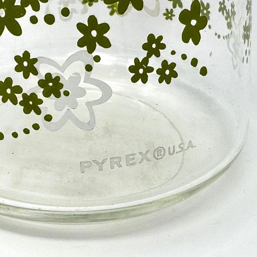 Pyrex Crazy Daisy Spring Blossom Juice Carafe Pitcher w Lid Green & White *Read